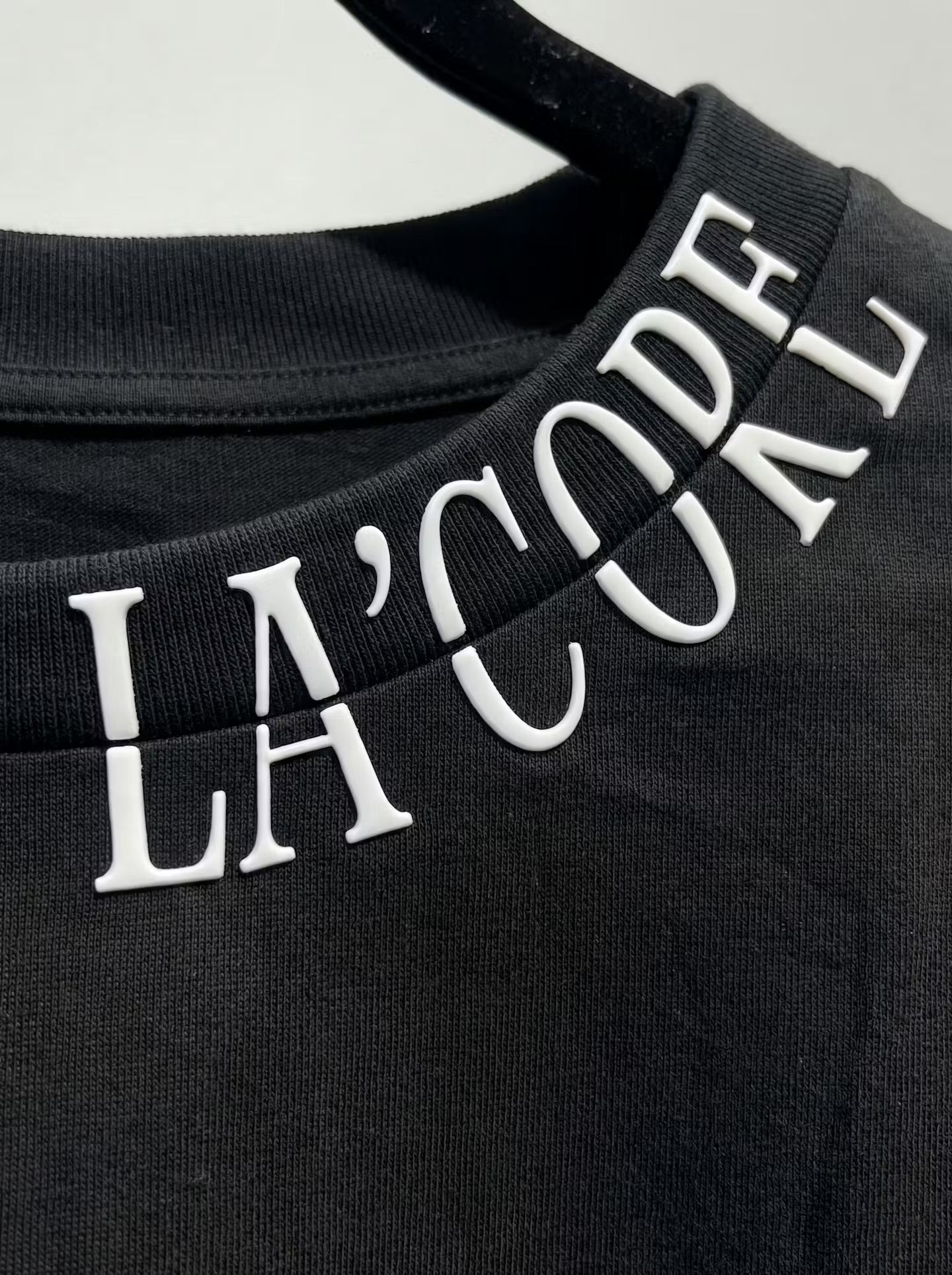 Women’s black collar mark T-shirt